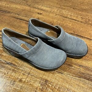 BORN Women's Size 8 Grey Gingham Check Design Slip On Clog Shoes
